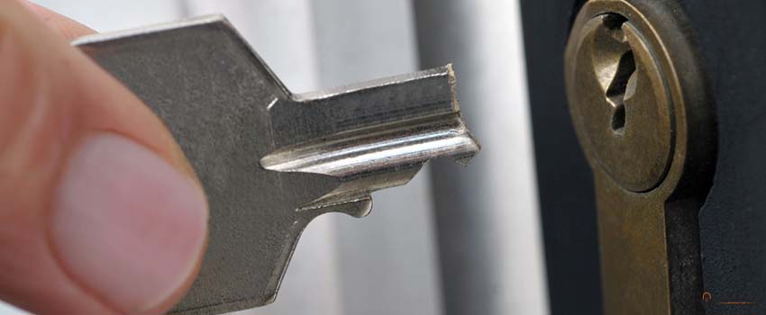 ADL-man holding a broken key